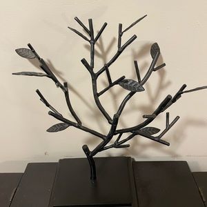 Black Metal Jewelry Tree